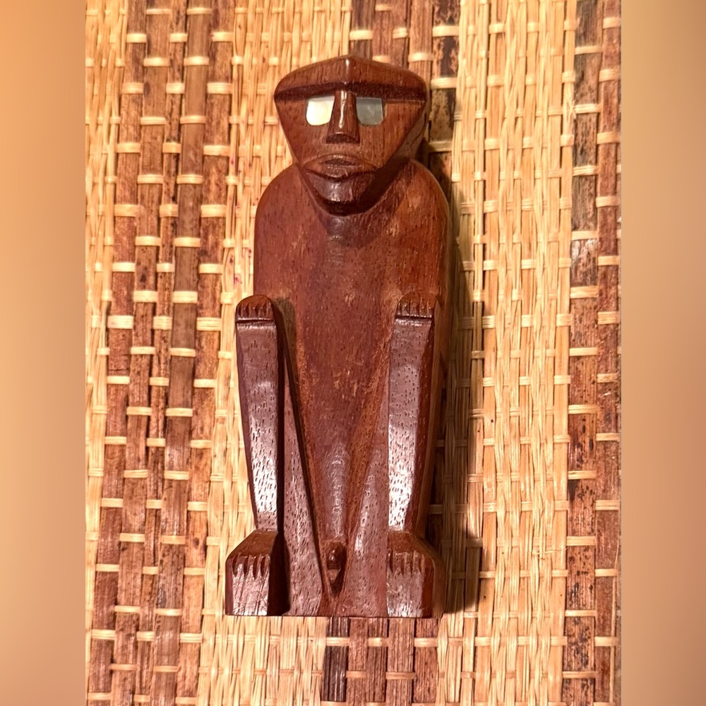 Palau Squatting Ancestral 
Primitive Male Figure,Statue with Shell Eyes